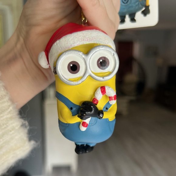 Despicable Me Minion Christmas Holiday Ornament - Picture 2 of 2